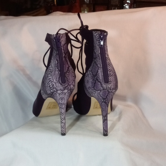 Scene Booties - Picture 4 of 5